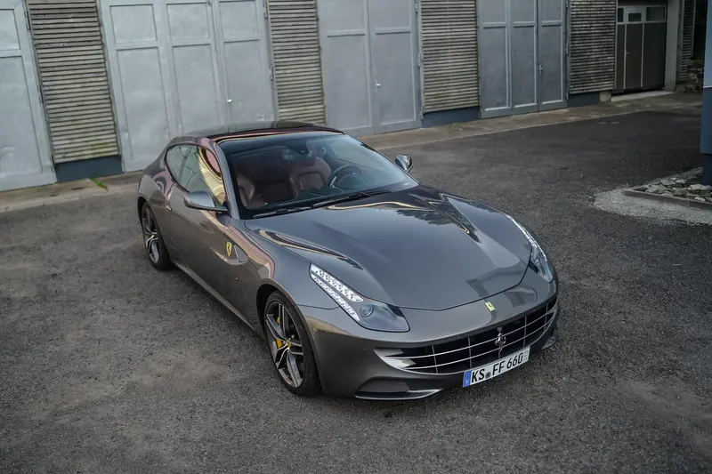 Ferrari FF V12-Saugmotor mit 660 PS und lückenlosem Scheckheft (2011)