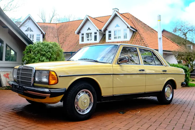Mercedes-Benz W123 240 D Originalzustand Unfallfrei Schiebedach Radio Deutsche Erstzulassung (1984)