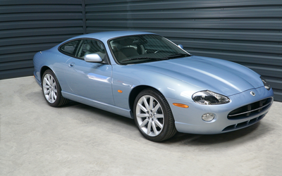 Jaguar XK8 4.2 Final Edition Coupé in Frost Blue Metallic, Rare version, Excellent collector's condition with certificate (2006)