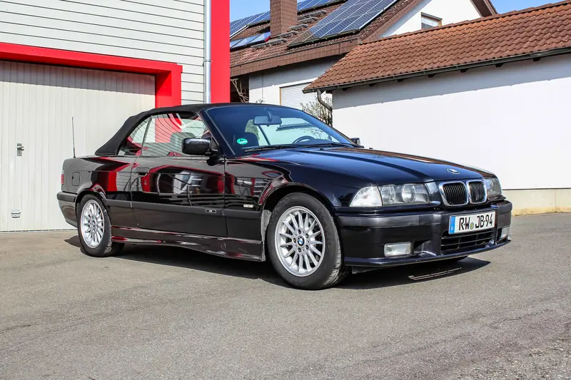 BMW E36 318i Cabrio M-Package 5-speed electric windows Air conditioning Parking heater (2000)