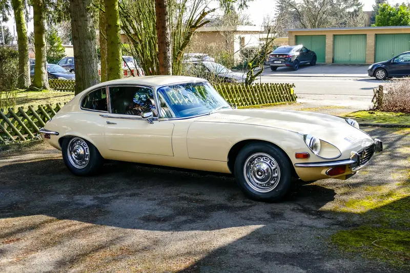 Jaguar E-Type Series 3 V12 Coupe (1972), USA import, partially restored, extensive investments