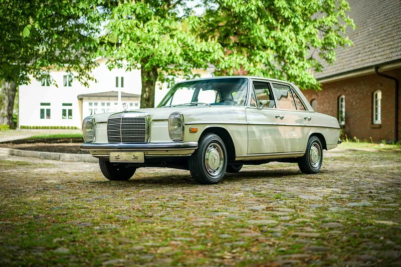 Mercedes-Benz W115 200 /8 Ungeschweißt 2. Hand (1973)