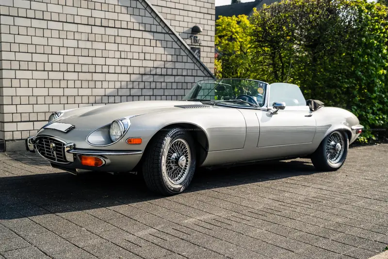 Jaguar E-Type V12 5.3 Series 3 Roadster (1974) with grade 2+ certificate of value, engine completely overhauled by Jaguar, top condition