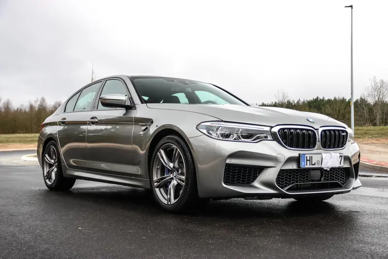 BMW F90 M5 Aus 2. Hand V8-Motor Mit 600 PS Deutsche Erstauslieferung Premium Selection Garantie Harman Kardon Soundsystem Merino-Leder Massagefunktion (2020)