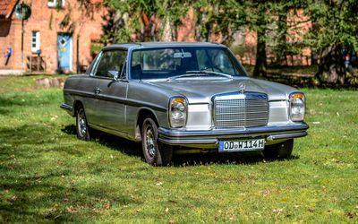 Mercedes-Benz W114 250 CE Coupé Strich- Acht Sammlerzustand umfangreiche Pflegehistorie (1970)