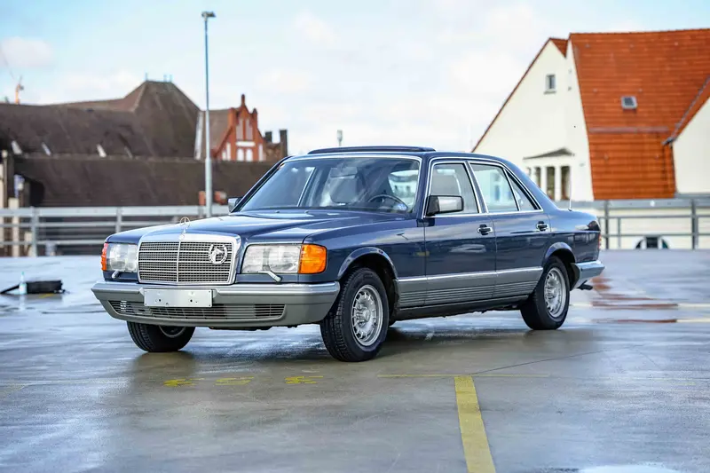 Mercedes-Benz W126 280 S aus 2. Hand Schiebedach Servolenkung (1981)