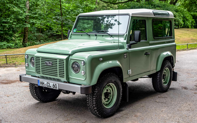 Land Rover Defender Heritage Edition aus 2.Hand nur 8.720 Km LED-Scheinwerfer Lederlenkrad Tempomat (2015)