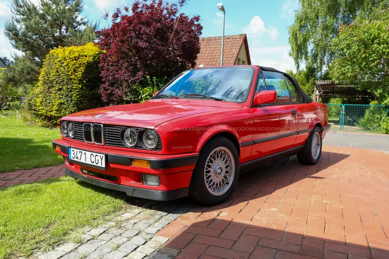 BMW E30 320i Cabriolet, komplett nachlackiert, neuwertiges Verdeck, technisch restauriert (1992)