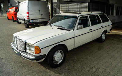 Mercedes-Benz W123 200T station wagon sunroof central locking (1985)