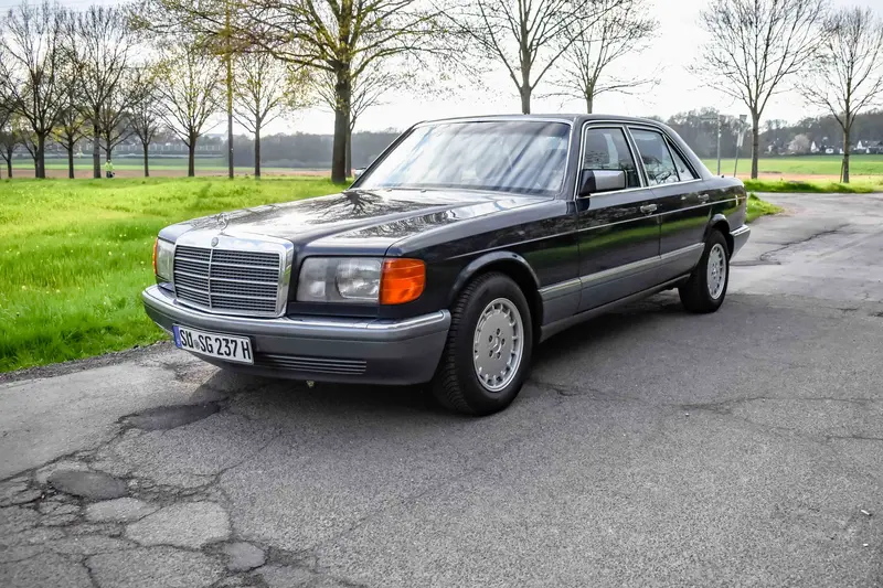 Mercedes-Benz W126 420 SE Bremen Blaupunkt Radio 18.000 € investiert Garagenfahrzeug komplette Technik überholt Wertgutachten (1988)