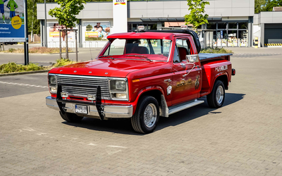 Ford F-100 restored USA vintage pickup with V8 engine and low mileage, excellent condition (1980)