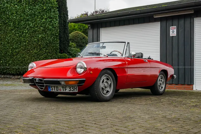 Alfa Romeo Spider 105 (1971), H license plate, only approx. 4,000 units produced, investment of €10,000