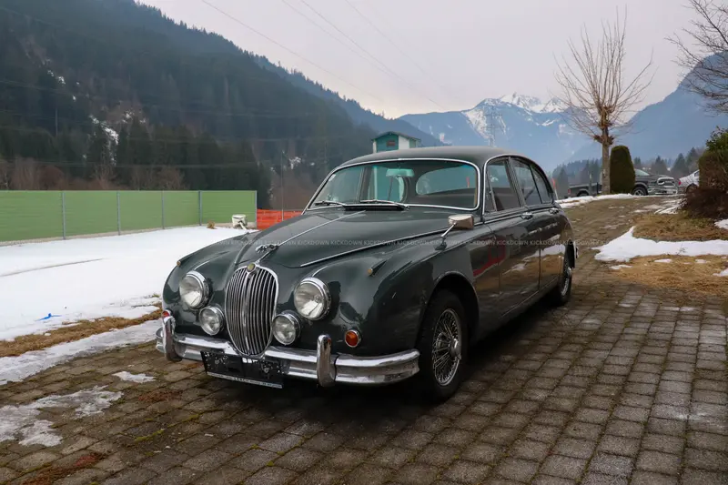 Jaguar MKII 2.4 (1960), beautiful color combination, collector's vehicle