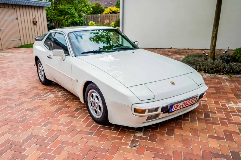 Porsche 944 2. Serie mit S2 Optik Deutsche Erstauslieferung (1988)