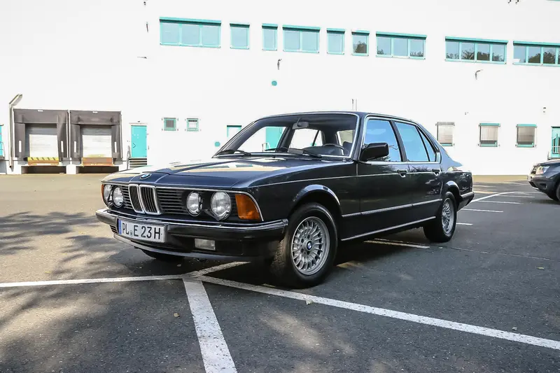 BMW E23 745i 3rd hand H license plate New service (1982)