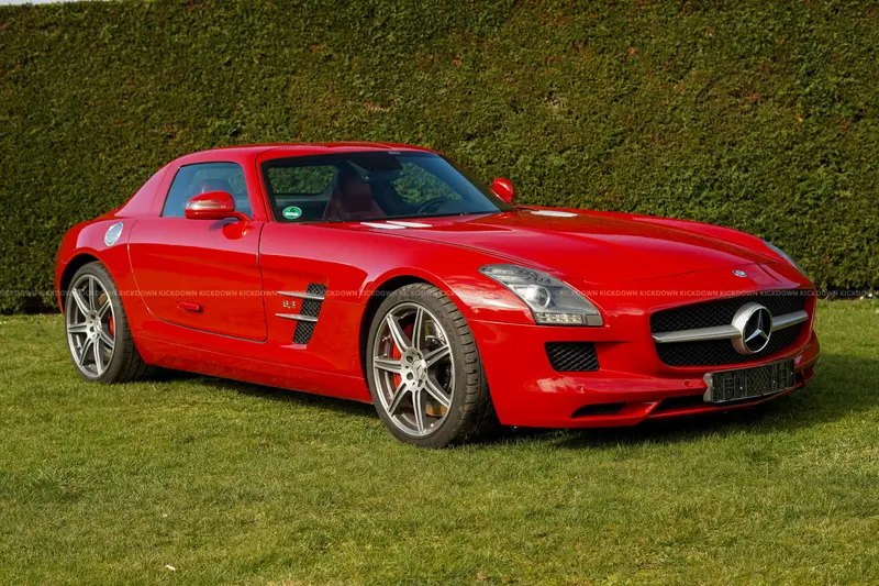 Mercedes-Benz SLS AMG Coupé elegant color combination, expert rating 2, well-maintained overall condition