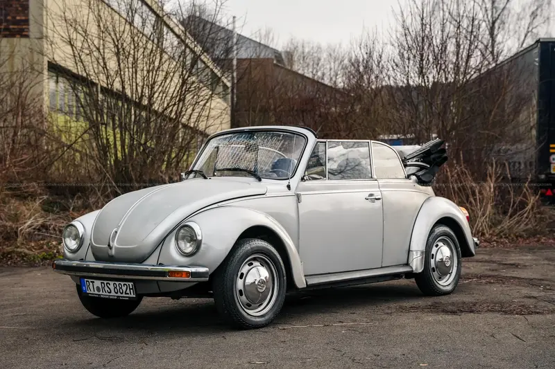 Volkswagen Beetle 1303 LS Cabriolet with H license plate, new soft top (1978)