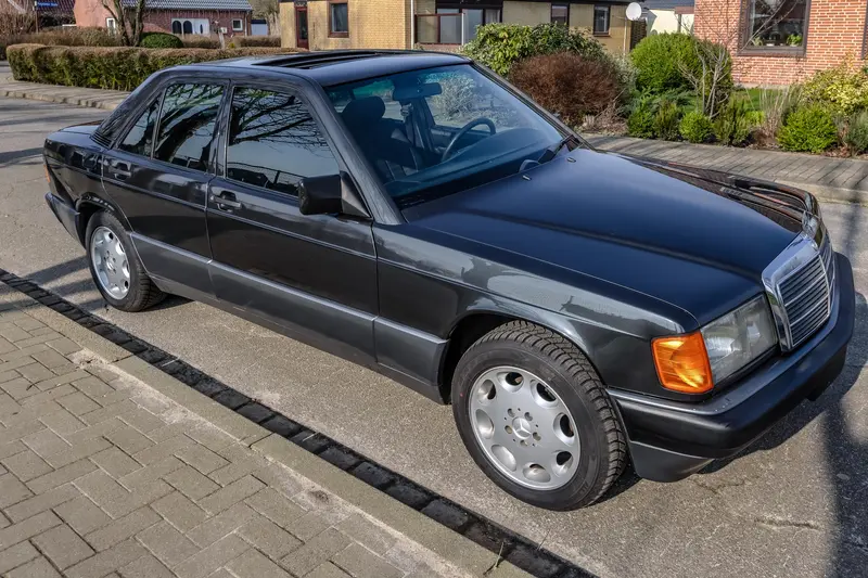 Mercedes Benz 190E Umfangreiche Ausstattung Regelmäßige Wartung (1992)