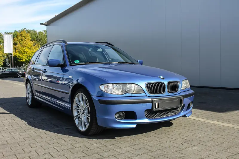 BMW E46 330xi Touring Individual Sonderlackierung Estorilblau erweiterte Lederausstattung Schiebedach (2003)