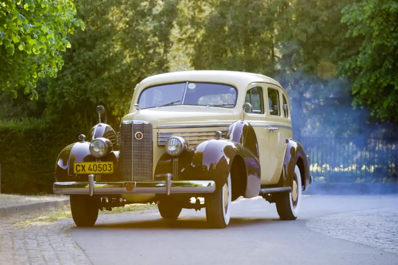 Cadillac La Salle (1937), Restauriert bei Porgel, Seltener Rechtslenker