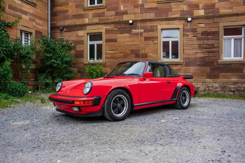 Porsche 911 Carrera 3.2 Targa US-Version (1988), Investitionen in neue Sitze, neues Dach, neue Antriebswellen,Targa-Ausführung mit Fuchsfelgen
