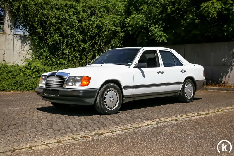 Mercedes-Benz W124 260E 1. Hand Scheckheftgepflegt (1989)