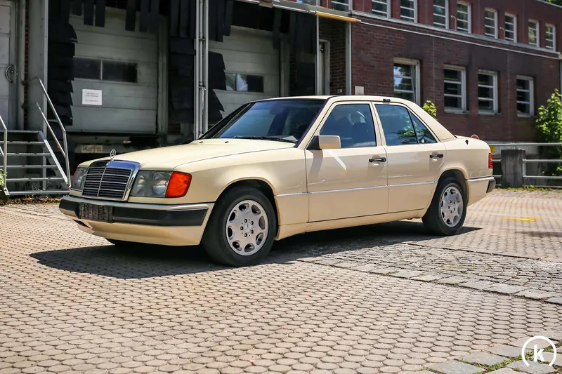Mercedes-Benz W124 260E 2 previous owners sunroof air conditioning (1992)