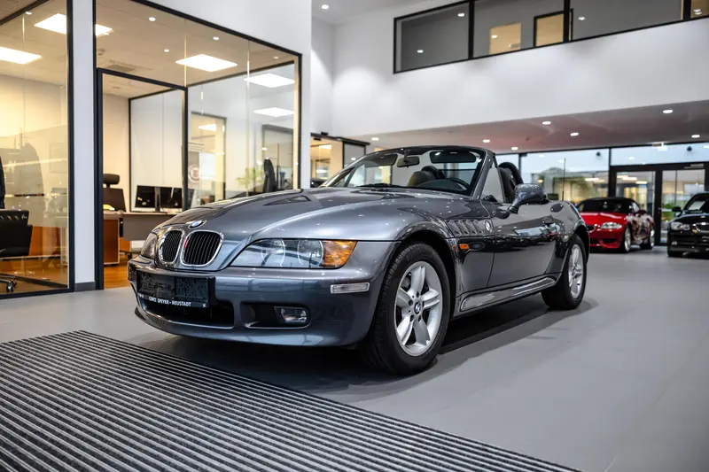 BMW Z3 1,9 in Stahlgrau-Metallic aus 2. Hand Umfangreiche Ausstattung Neuer Service bei Kauf (2000)