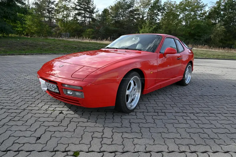 Porsche 944 S2