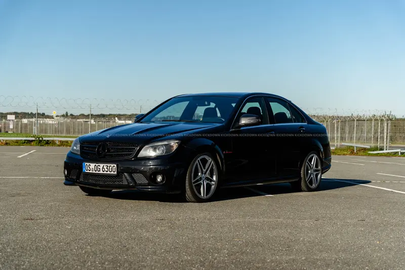 Mercedes Benz W204 C63 AMG (2009), Harman Kardon sound system, glass sliding sunroof