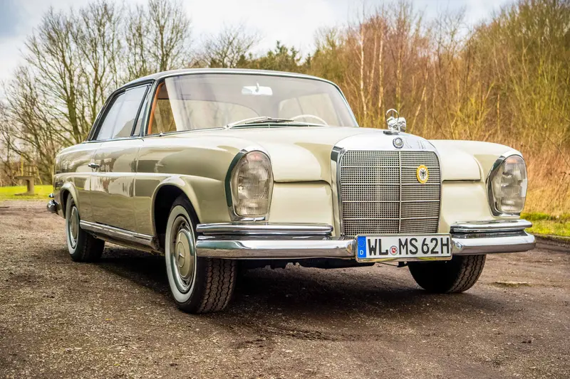 Mercedes-Benz 220 SEb Beige/Braun Leder Schiebedach 4-Gang authentisches Fahrzeug (1963)