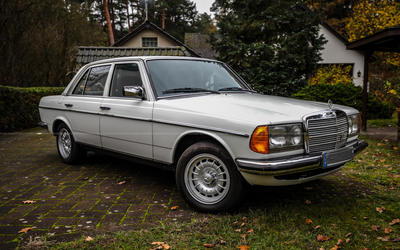 Mercedes Benz W123 200, accident-free, 8,000 € investment, very well-maintained condition (1983)
