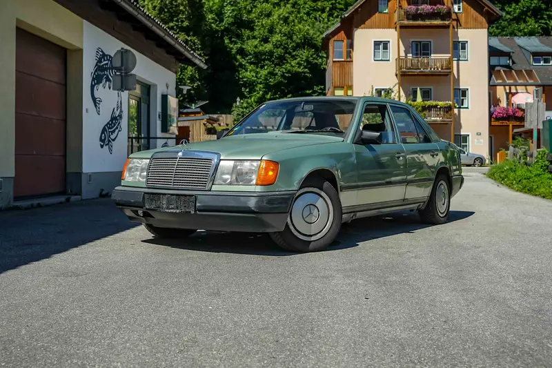 Mercedes-Benz W124 200 E Schiebedach Unfallfrei 3. Hand (1989)