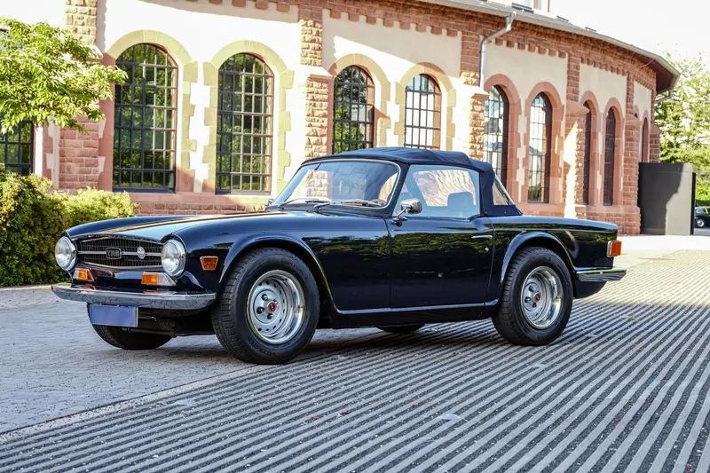 Triumph TR6 Pi Owned since 1997 Extensively restored € 32,000 invested Engine overhauled (1973)