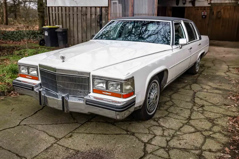 Cadillac Fleetwood Brougham Power steering electric windows partially restored (1987)