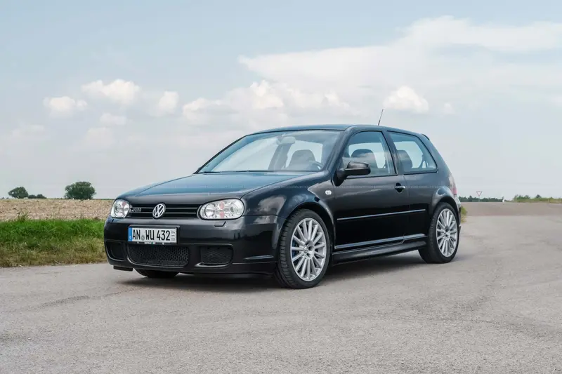 Volkswagen Golf 4 R32 (2002), only 33,303 km, second owner, collector's vehicle in top condition