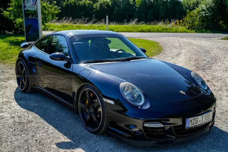 Porsche 997 Turbo Coupé (2006), Bilstein-Fahrwerk, Keramikbremsen, 20-Zoll-Felgen