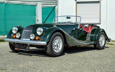 Morgan Plus 8 (LHD) 3.9-liter Rover V8 luggage rack red leather tarpaulin from 3rd hand chrome wire rims Croda Rossa tires (1990)