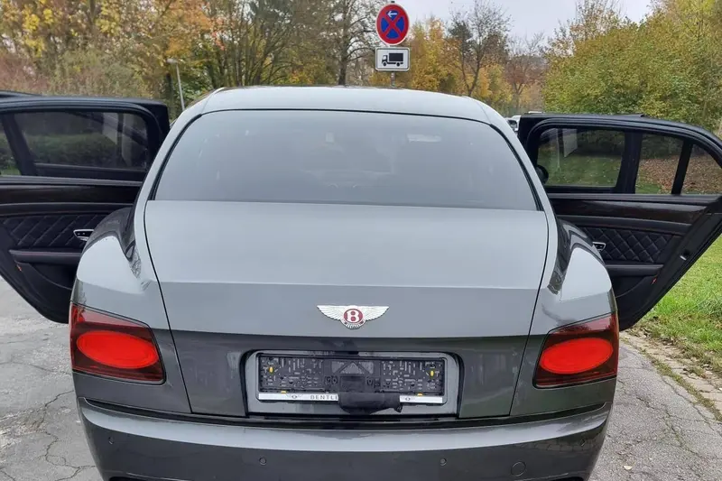 Bentley FLYING SPUR (2016)