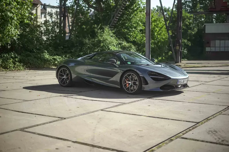 McLaren 720S Spider from 1st hand only 11,500 km with carbon package Checkbook maintained Service extension (2020)