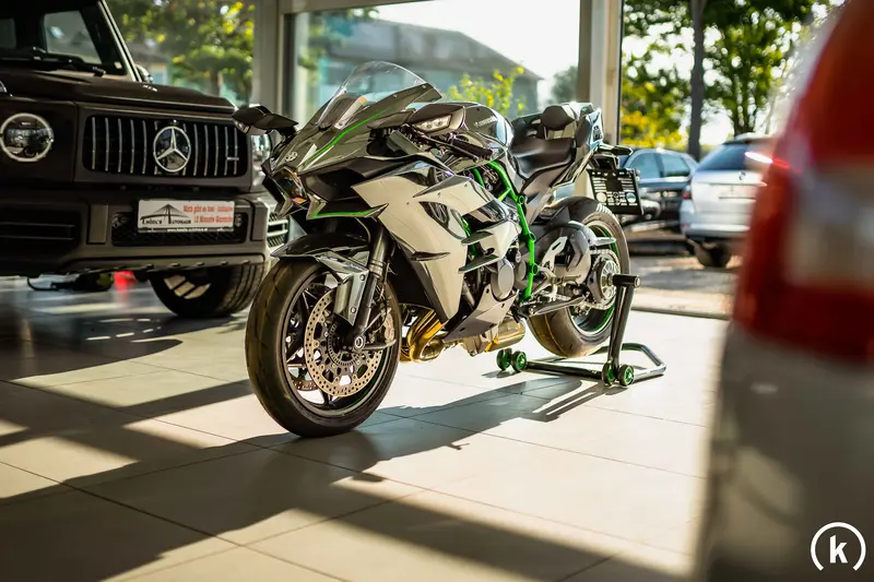 Kawasaki Ninja H2 new vehicle extremely rare 200hp (2016)