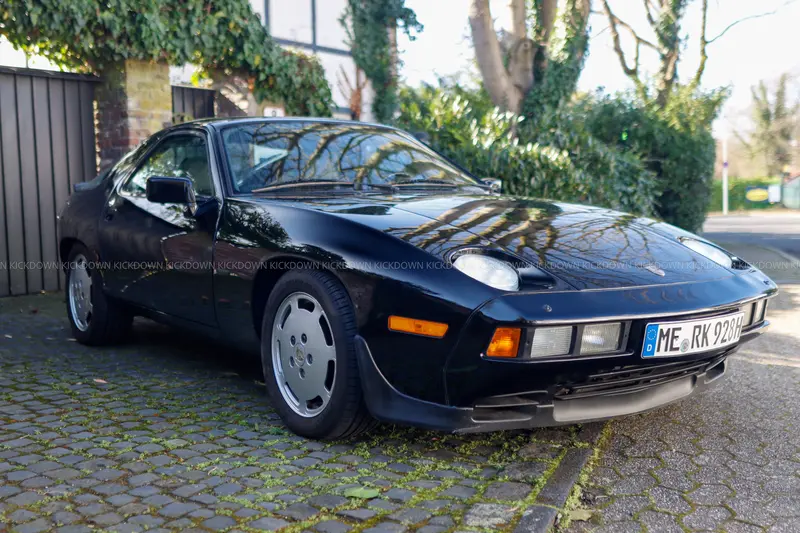 Porsche 928 S USA-Import, umfangreiche Servicearbeiten durchgefĂĽhrt, originaler Kaufvertrag (1984)