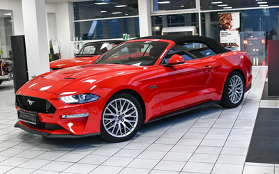 Ford Mustang in Red Race from 1st hand V8 engine Complete checkbook 32,500 km (2018)