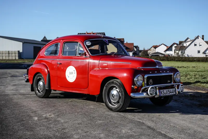 Volvo PV544 Sport in red Extensively restored engine B18 85 hp H license plate (1965)