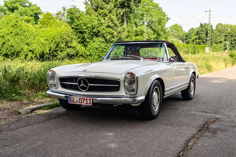 Mercedes-Benz W113 230 SL Teilrestauriert M 130 (280 SL) Motor vor 5.700 km neu rotes Leder aus 3.Hand (1967)