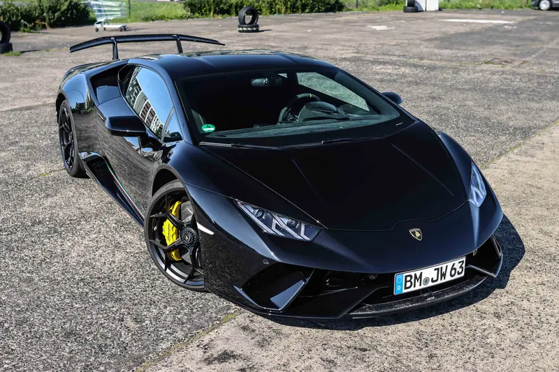 Lamborghini Huracan Performante 2nd hand Mileage only 14,665 km Complete checkbook V10 engine with 640 hp (2018)