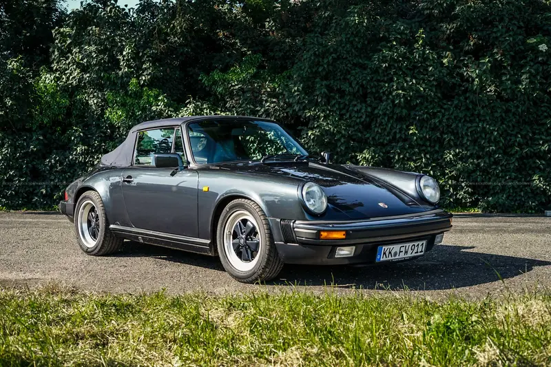 Porsche 911 Carrera Cabriolet anniversary model "25 Years of Porsche 911" (1989) Expert opinion grade 2, limited edition model, very well maintained, G50 transmission