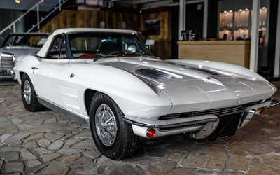 Chevrolet Corvette C2 327ci V8 Stingray in Ermine White Restauriert H-Kennzeichen Matching Numbers (1963)