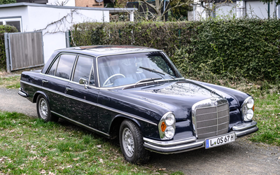Mercedes-Benz W108 250 SE in dark blue from 3rd hand Accident-free Current TÜV Partially restored (1967)
