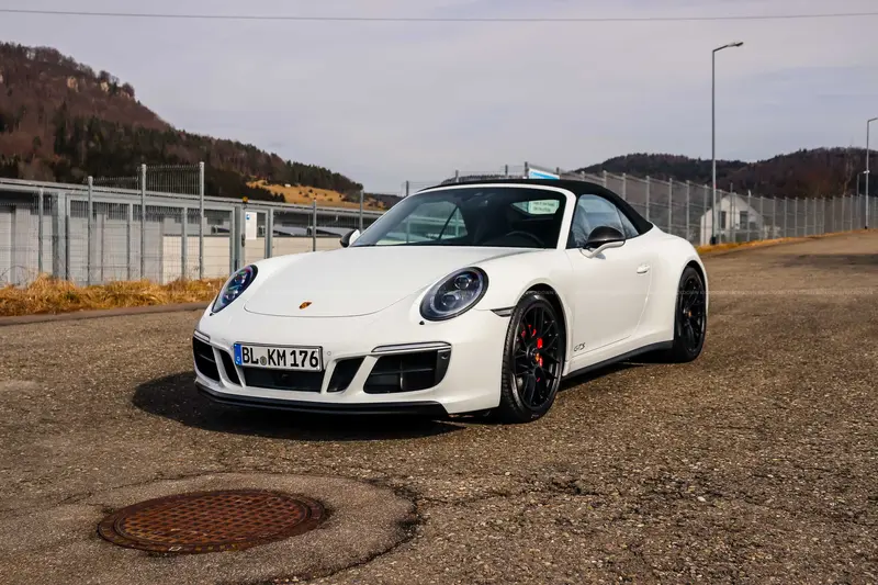 Porsche 911 991 Carrera 4 GTS Cabrio, complete checkbook, low mileage, very well maintained (2018)